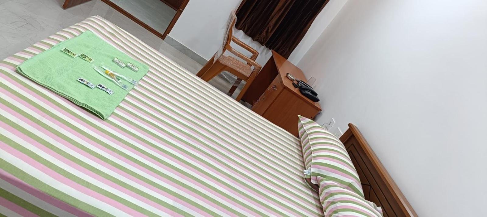 Urc Lodge Perundurai Szoba fotó